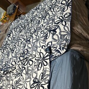 Elegant Navy/White Floral Blankets nice never used, Vela Home brand 2 blankets